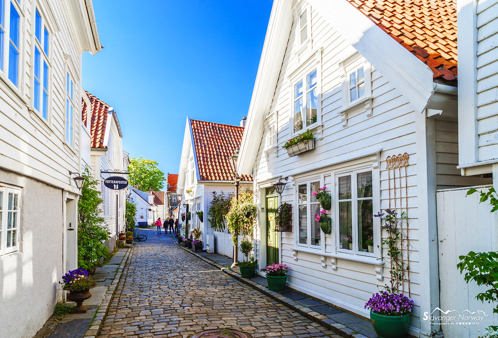 Stavanger on a Budget: Cheap Routes, Stays and Tips