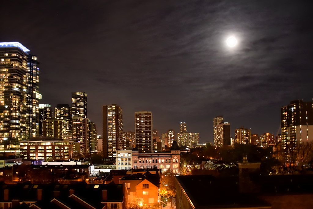 Toronto on a Budget: Cheap Routes, Stays and Tips