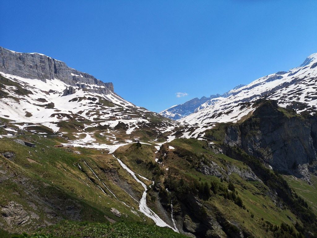 Swiss Alps on a Budget: Cheap Routes, Stays and Tips