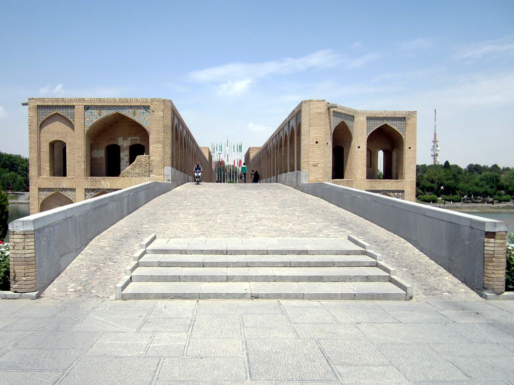 Isfahan on a Budget: Cheap Routes, Stays and Tips — Isfahan, Iran travel guide